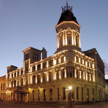 Craig'S Royal Hotel Балларат Экстерьер фото The Old Bank Hotel at night