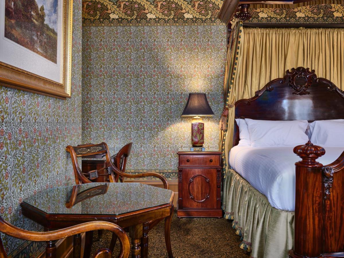 Craig'S Royal Hotel Балларат Экстерьер фото A bedroom at the hotel