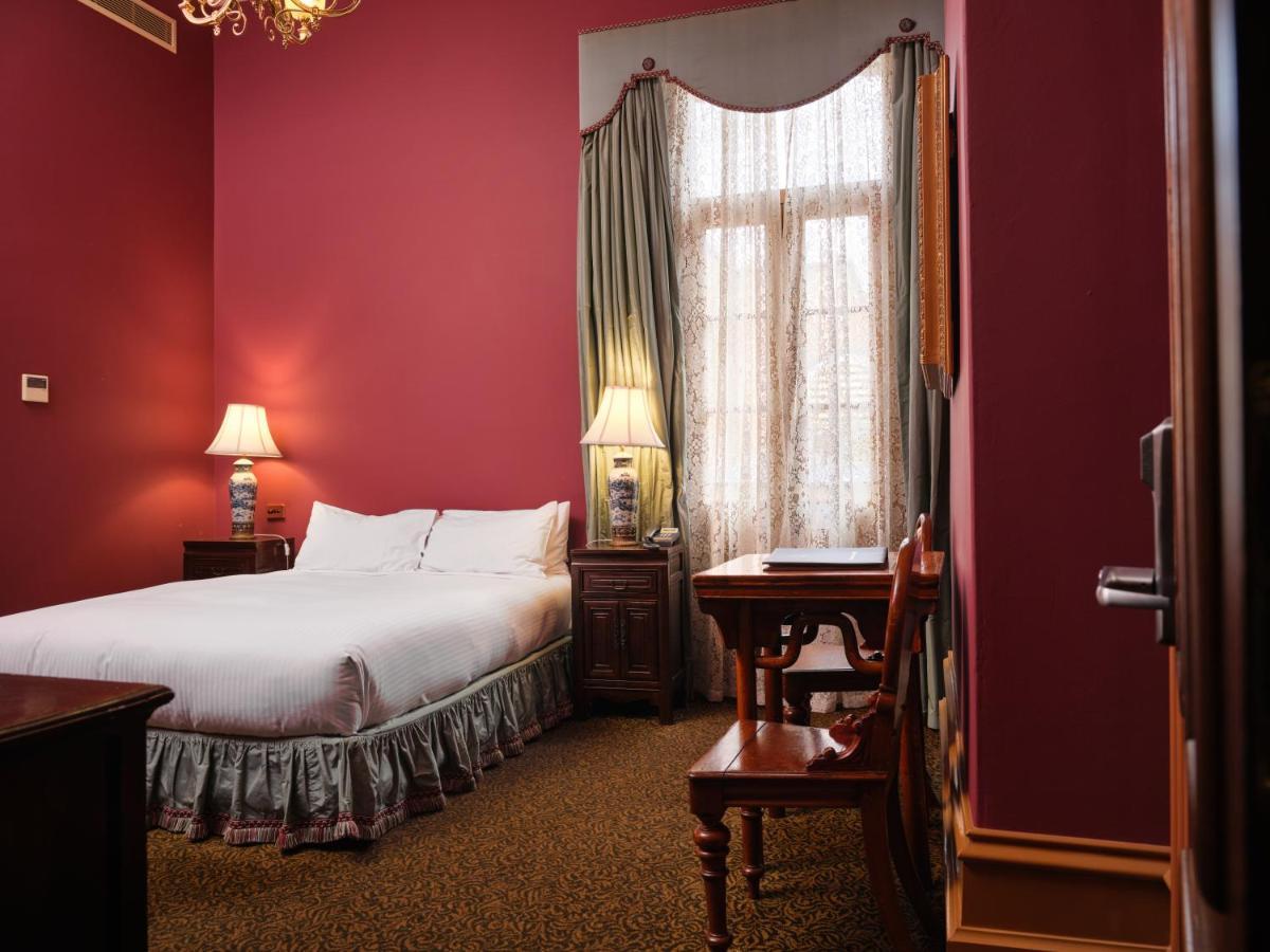Craig'S Royal Hotel Балларат Экстерьер фото A room at the hotel