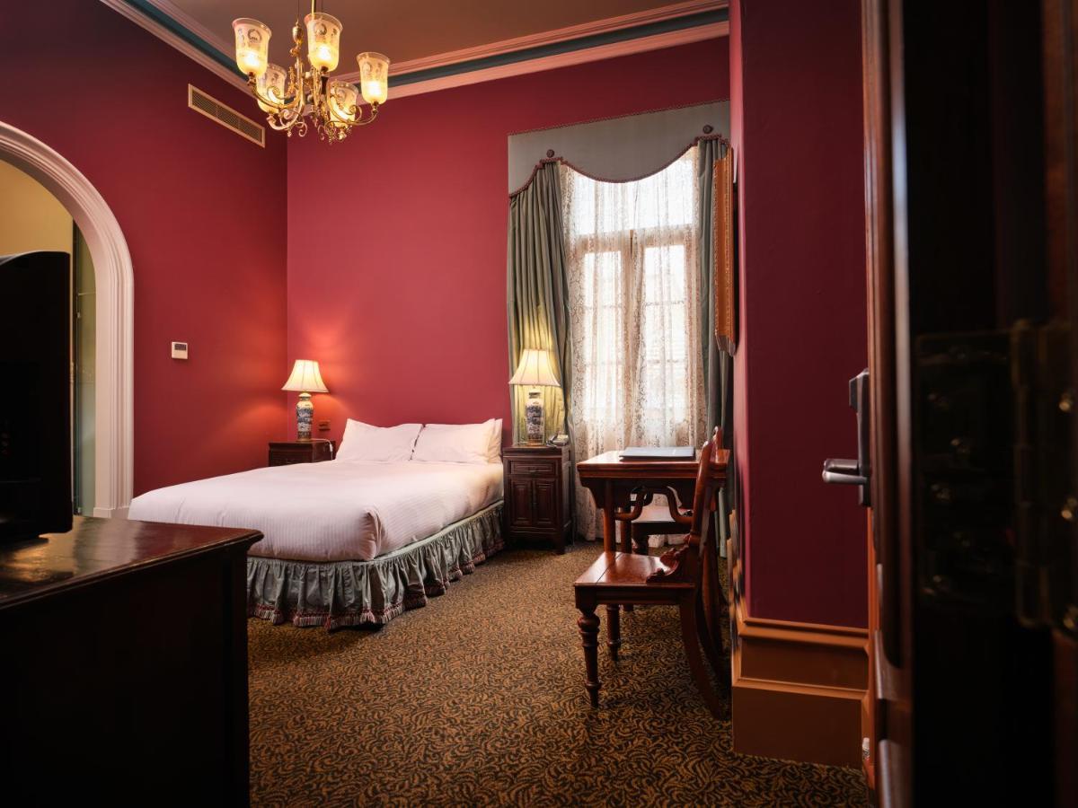 Craig'S Royal Hotel Балларат Экстерьер фото A room at the hotel