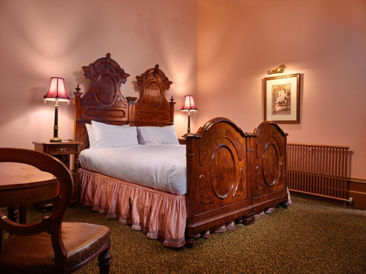 Craig'S Royal Hotel Балларат Экстерьер фото A bedroom at the hotel