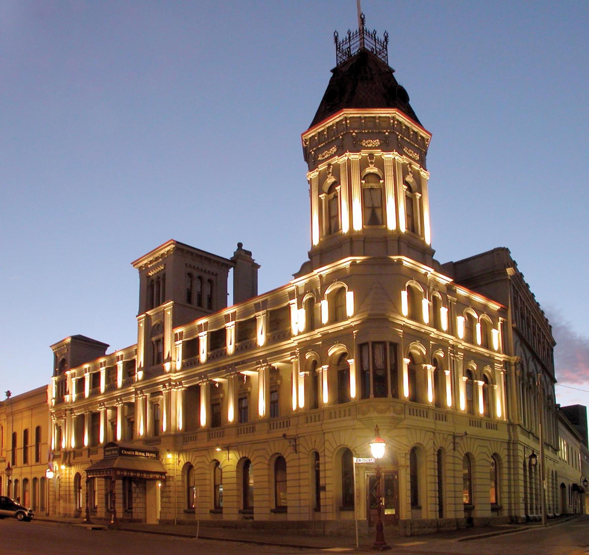 Craig'S Royal Hotel Балларат Экстерьер фото The Old Bank Hotel at night