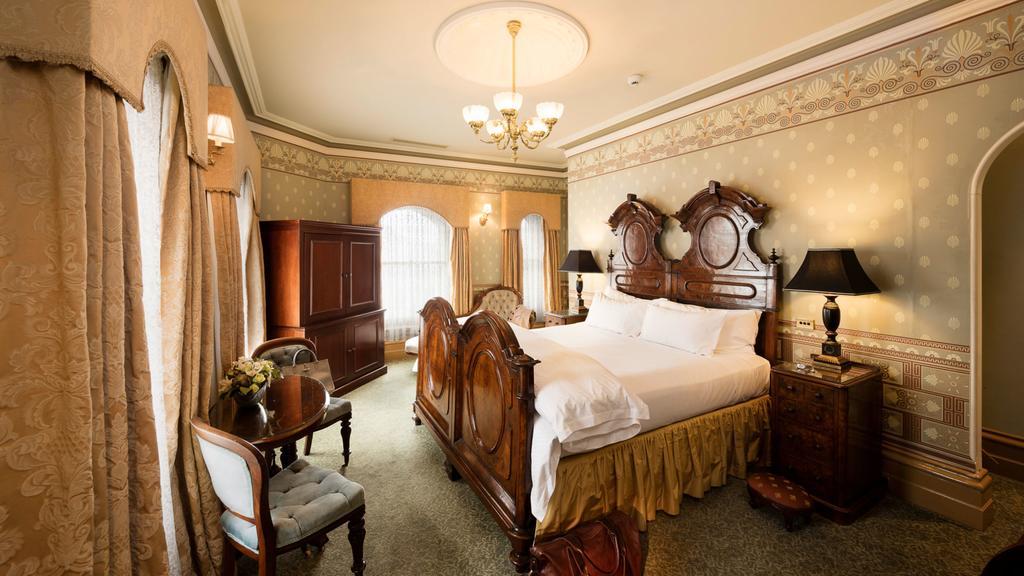 Craig'S Royal Hotel Балларат Экстерьер фото A bedroom at the Hotel St. George
