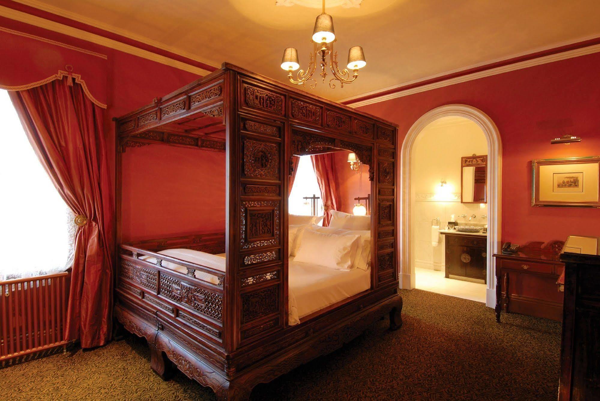 Craig'S Royal Hotel Балларат Экстерьер фото A room at the hotel