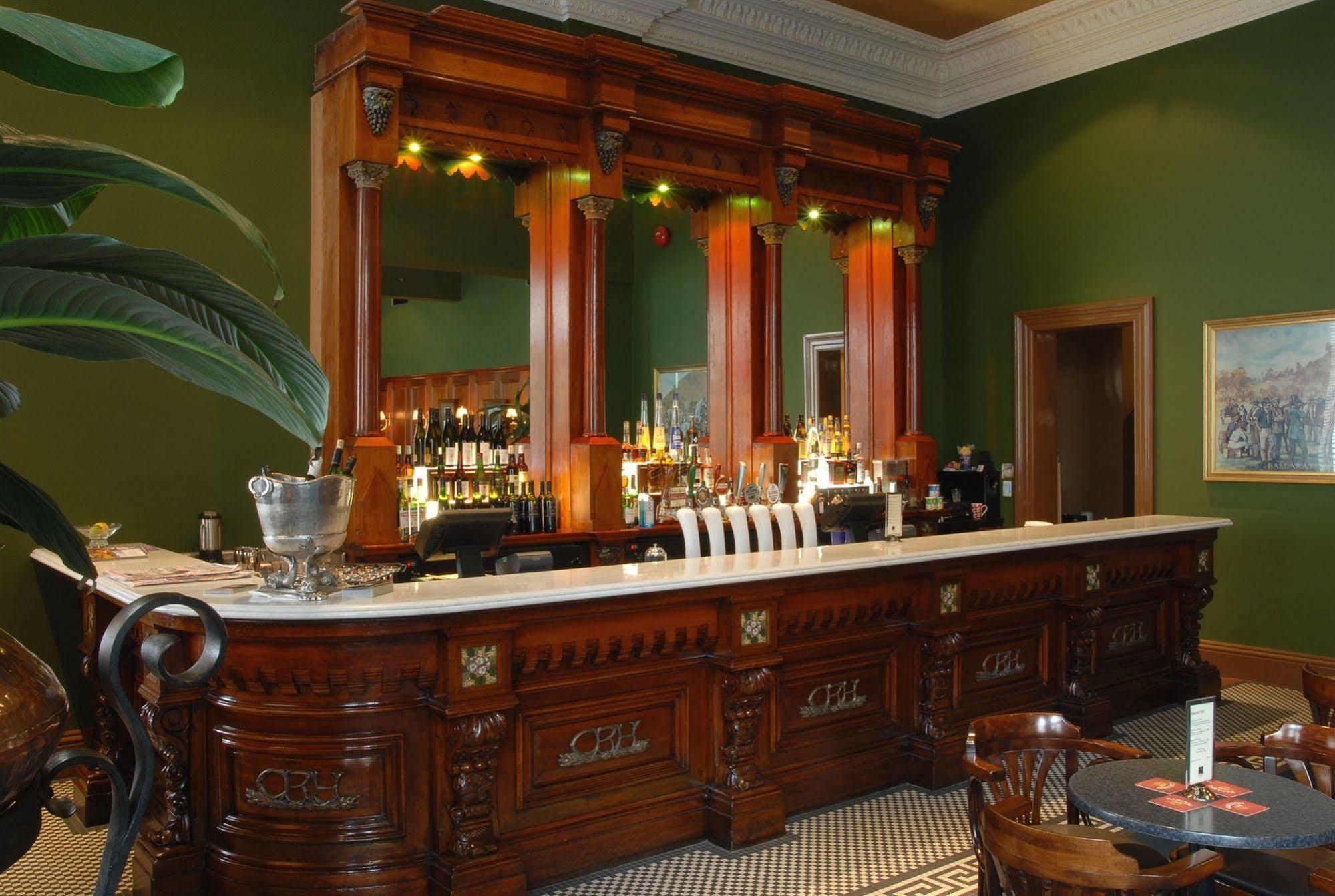 Craig'S Royal Hotel Балларат Экстерьер фото The bar at the 1886 Crescent Hotel