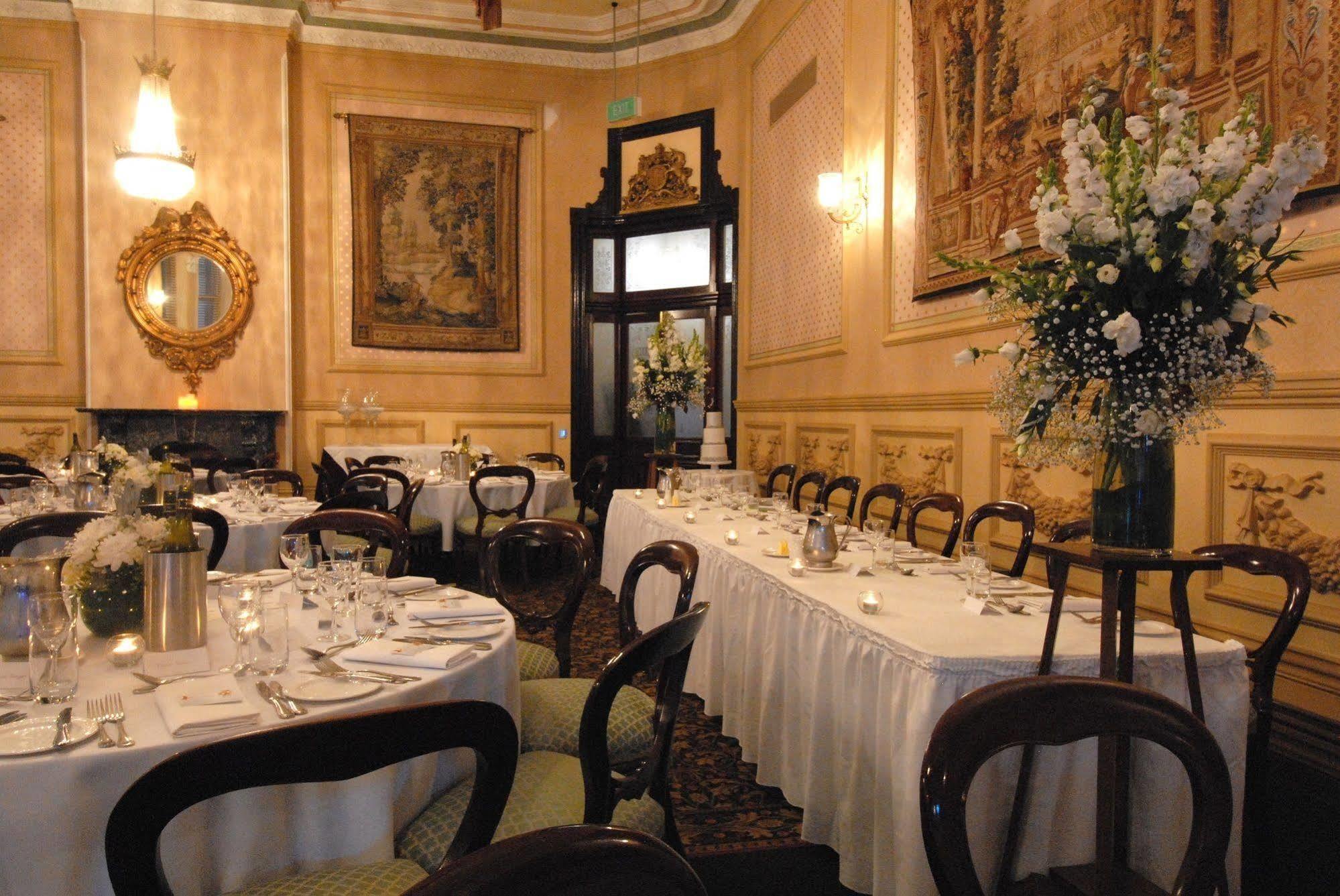 Craig'S Royal Hotel Балларат Экстерьер фото The interior of the restaurant