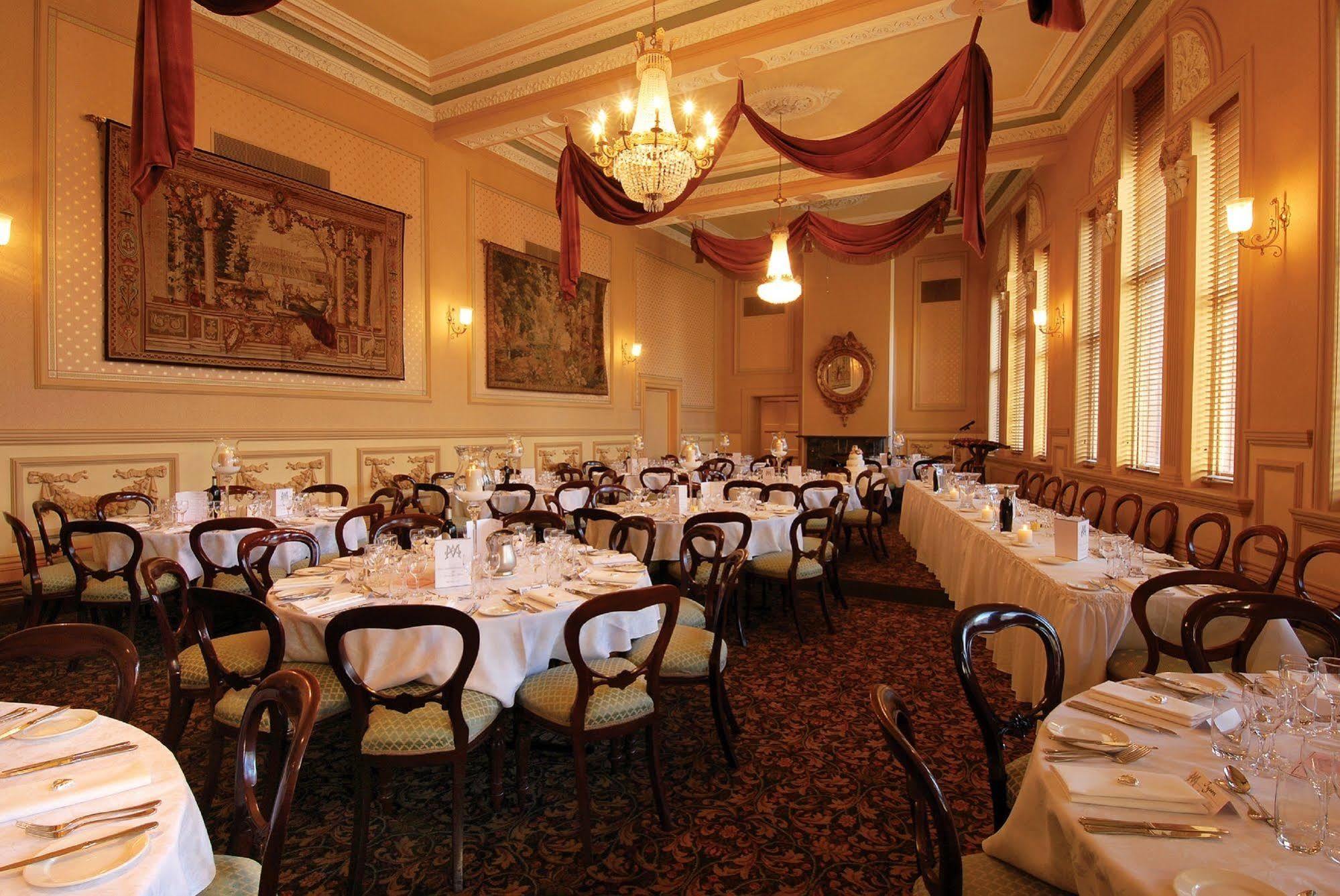 Craig'S Royal Hotel Балларат Экстерьер фото The restaurant's interior