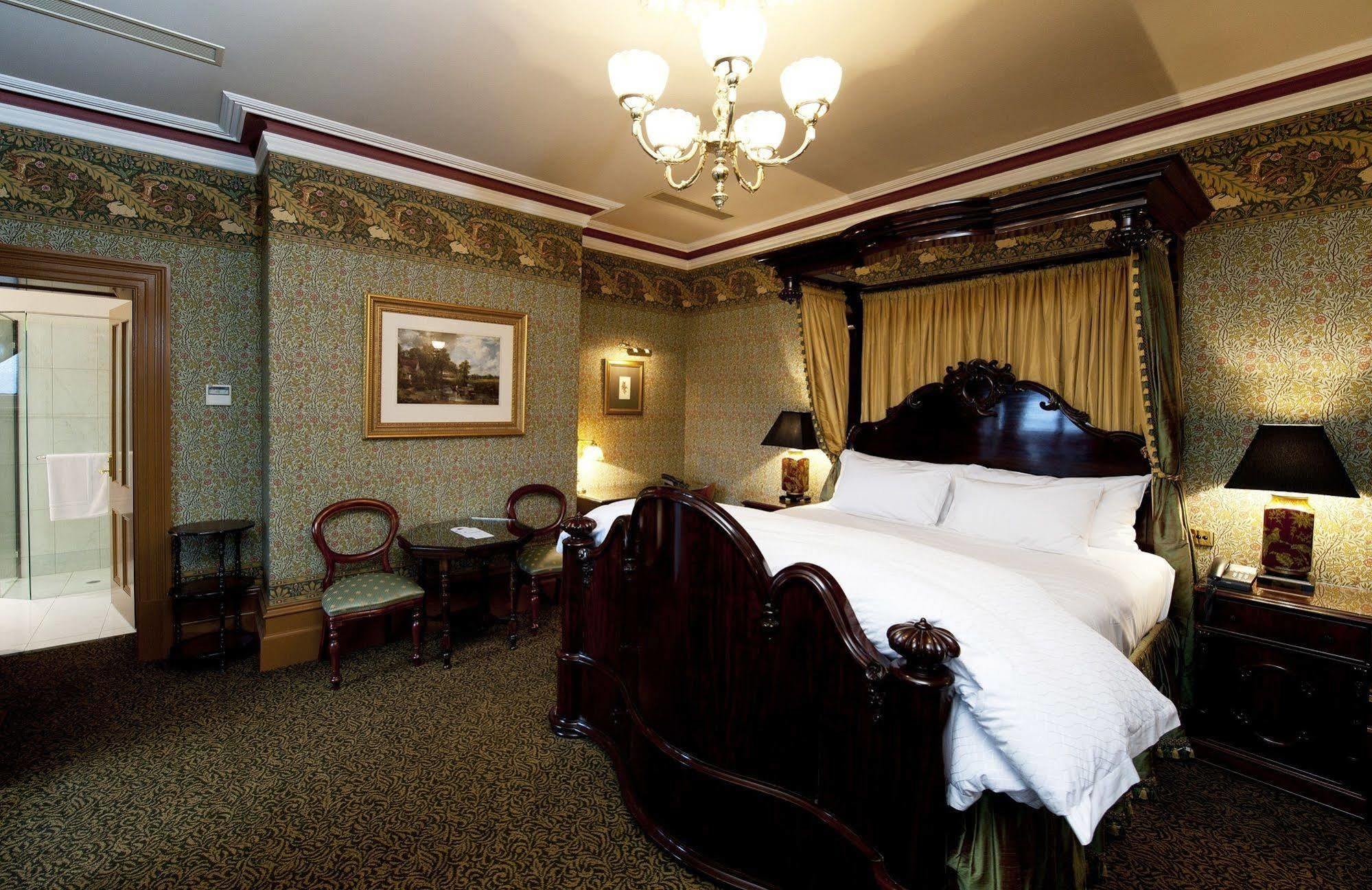 Craig'S Royal Hotel Балларат Экстерьер фото A bedroom at the hotel