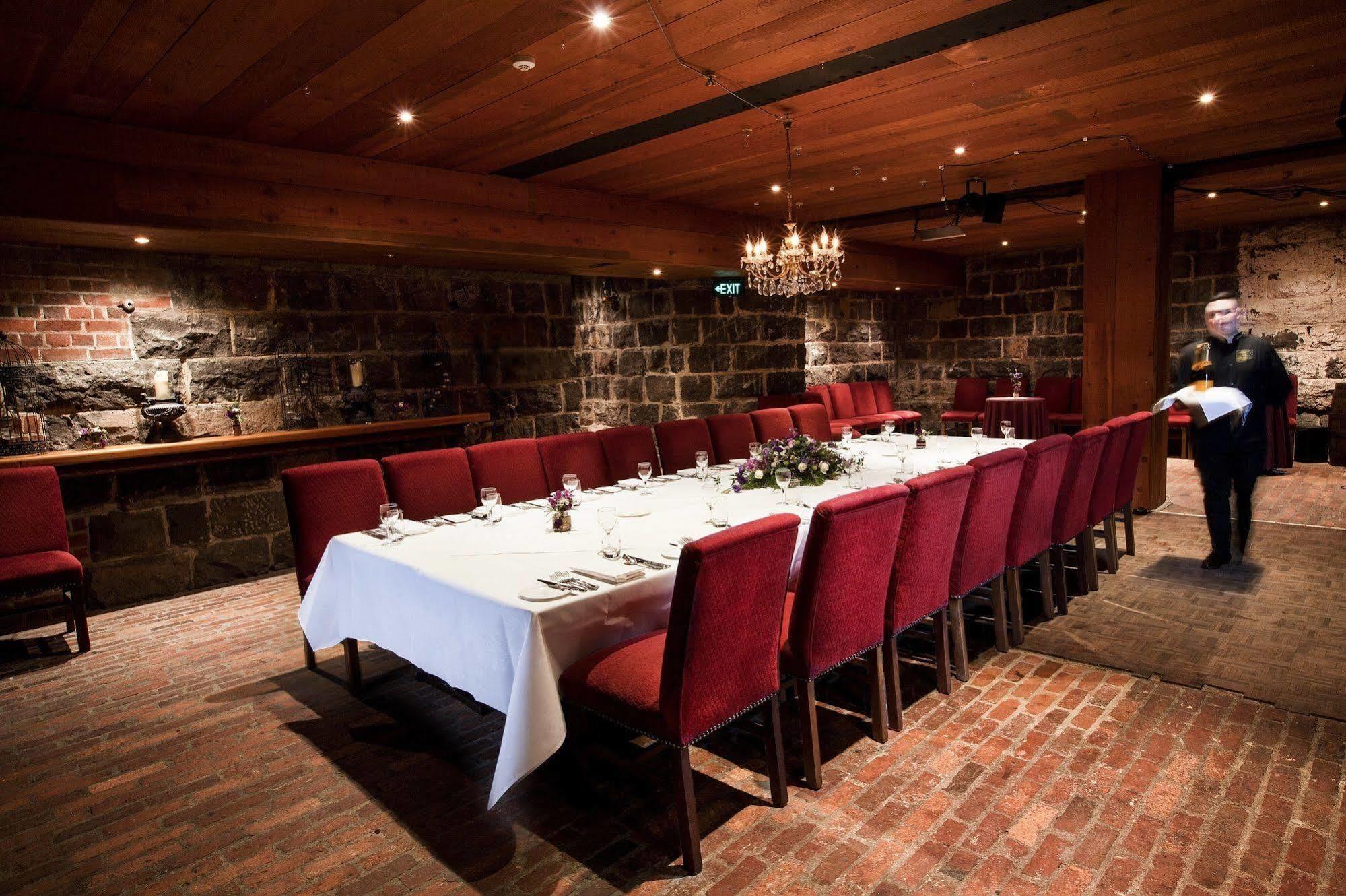 Craig'S Royal Hotel Балларат Экстерьер фото The restaurant's wine cellar