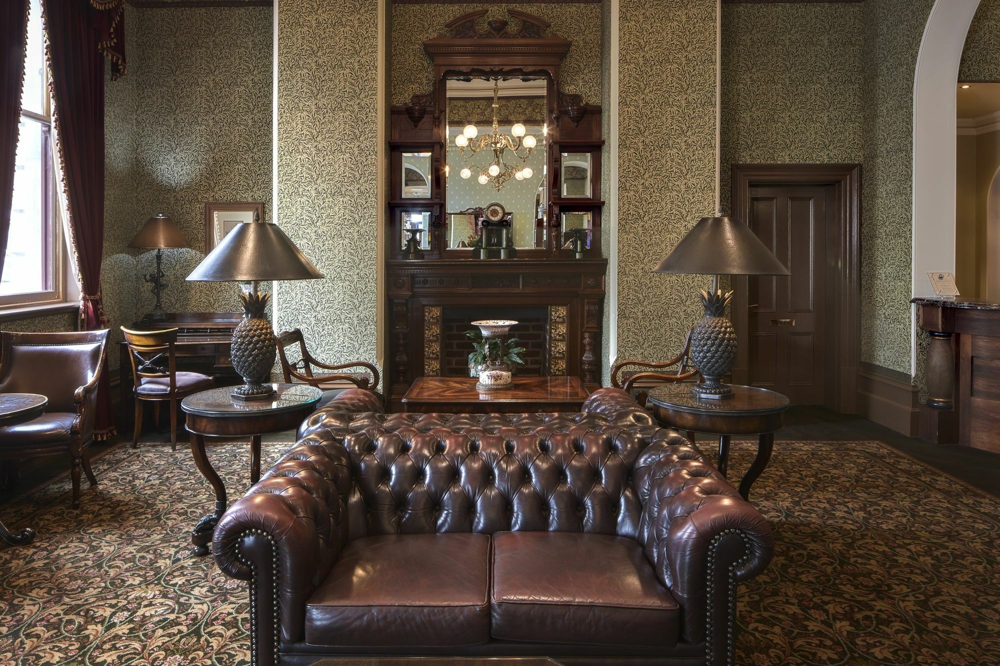 Craig'S Royal Hotel Балларат Экстерьер фото The library at the hotel