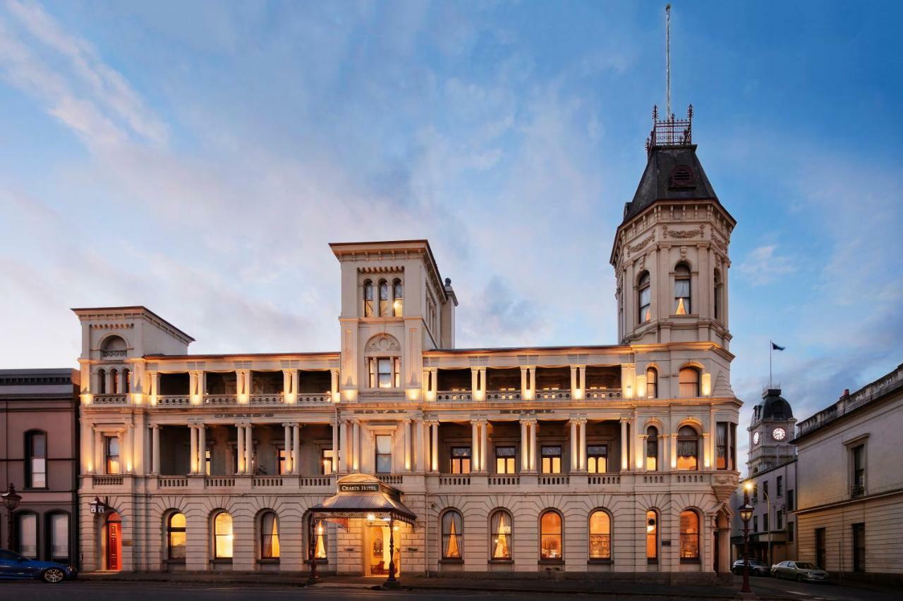 Craig'S Royal Hotel Балларат Экстерьер фото The hotel at dusk